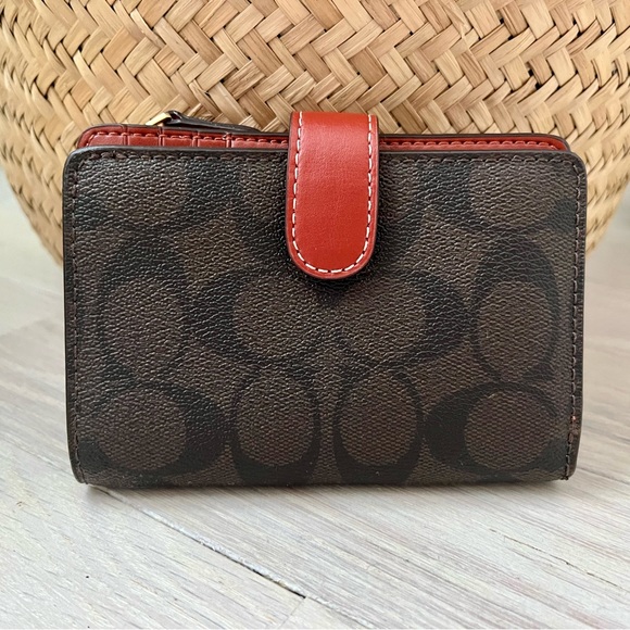 Coach Pink Wallet with C Logo - Picture 8 of 13